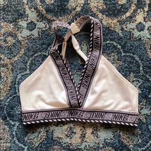 Nike - gross-back sports bra